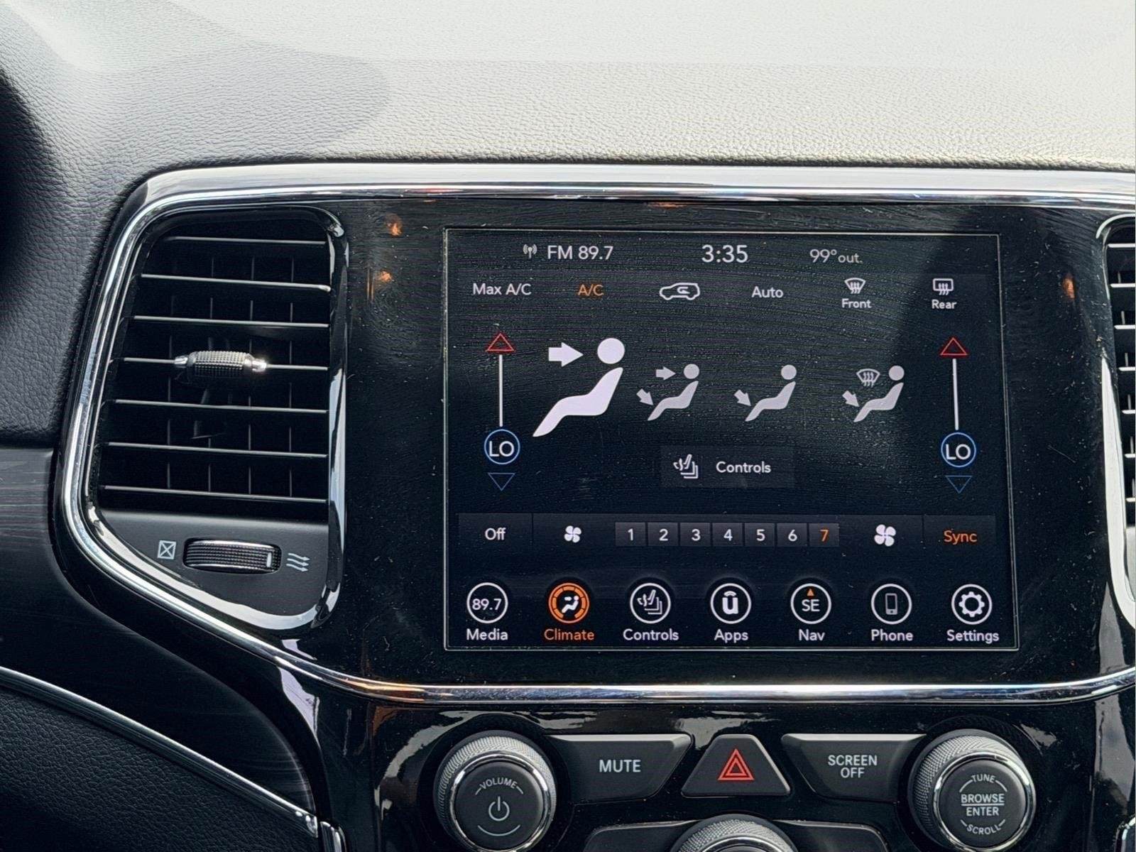 Used 2020 Diamond Black Crystal Pearlcoat Jeep Limited image 25