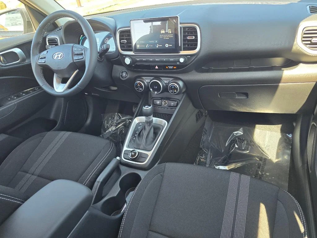 2025 Hyundai Venue SEL - Photo 25