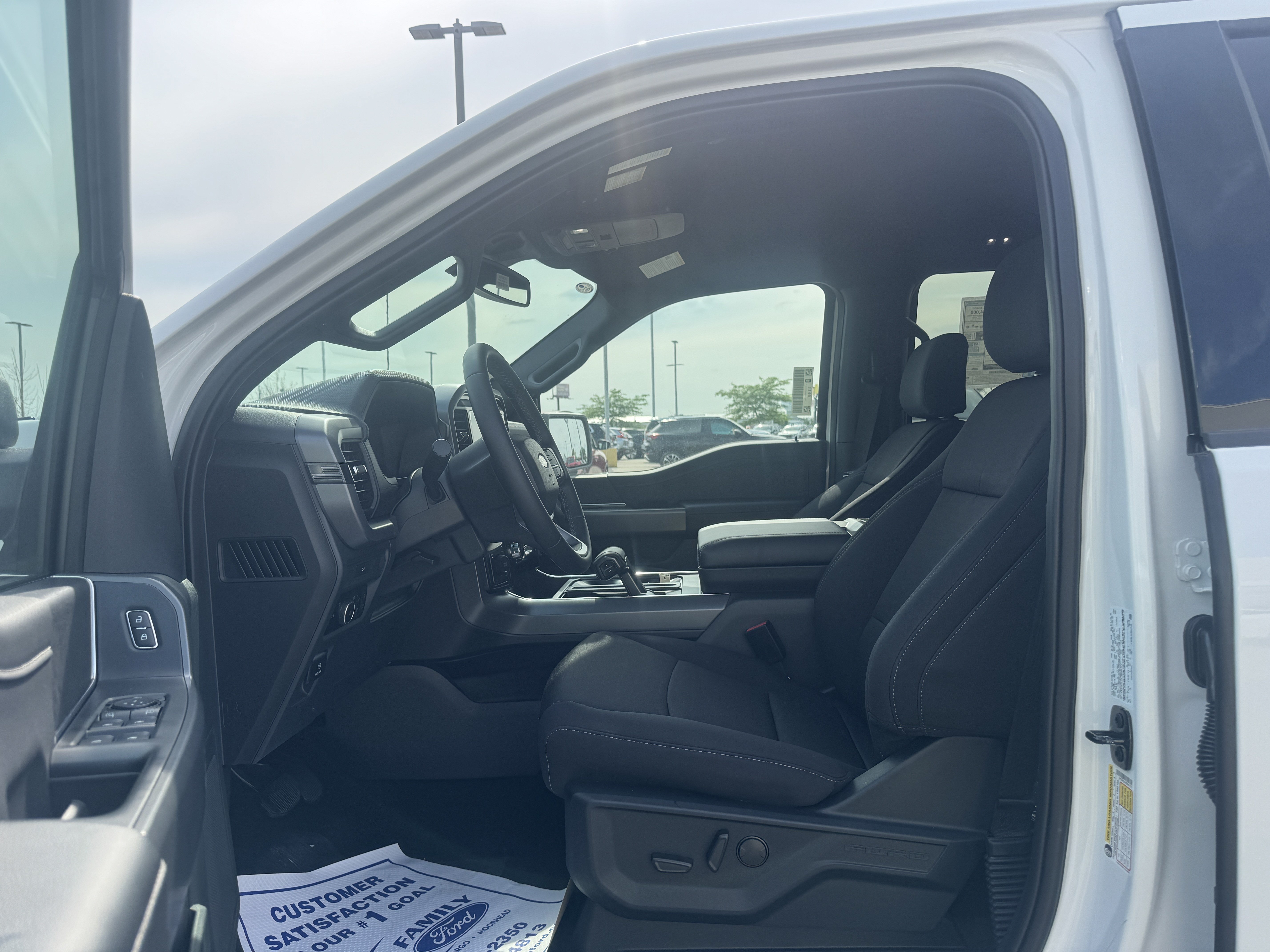 New 2026 Oxford White Ford XLT image 5
