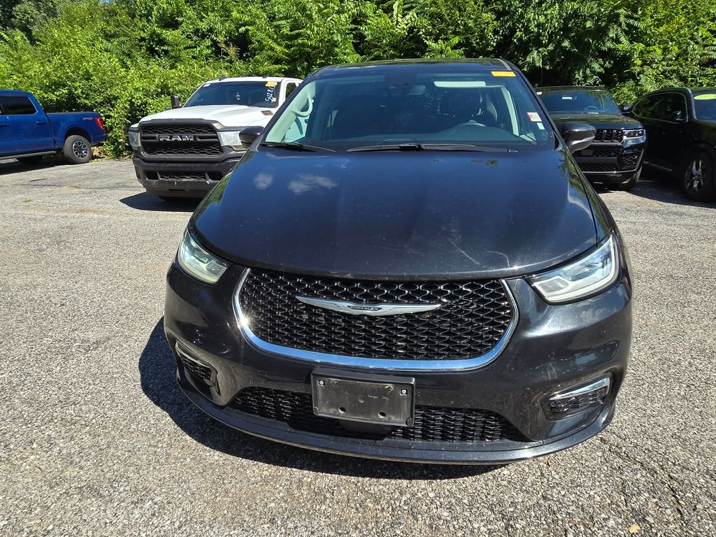Used 2023 Black Chrysler Touring L image 12