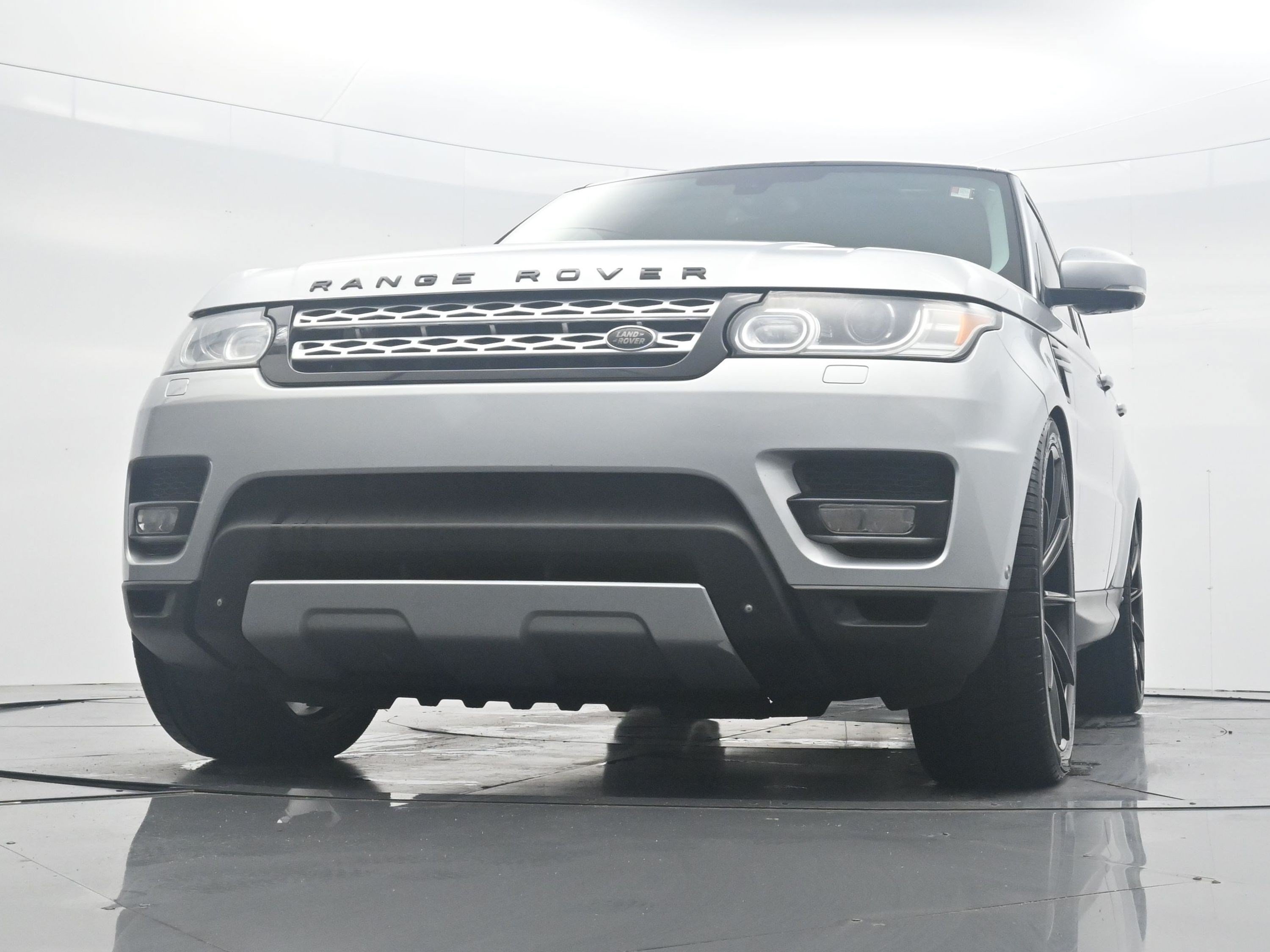 Used 2014 Causeway Gray Metallic Land Rover HSE image 27