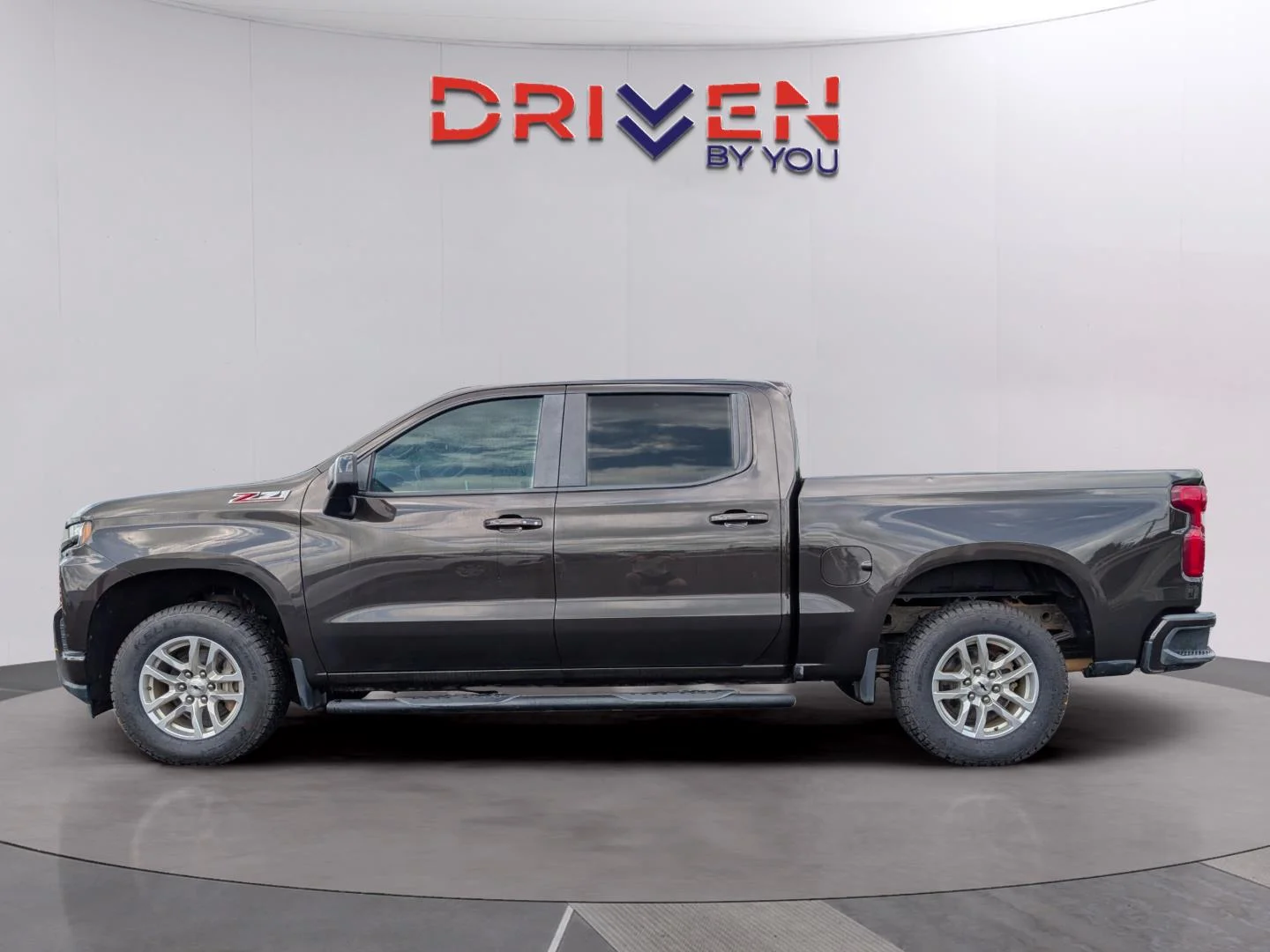 Used 2019 HAVANA BROWN METALLIC Chevrolet RST image 2