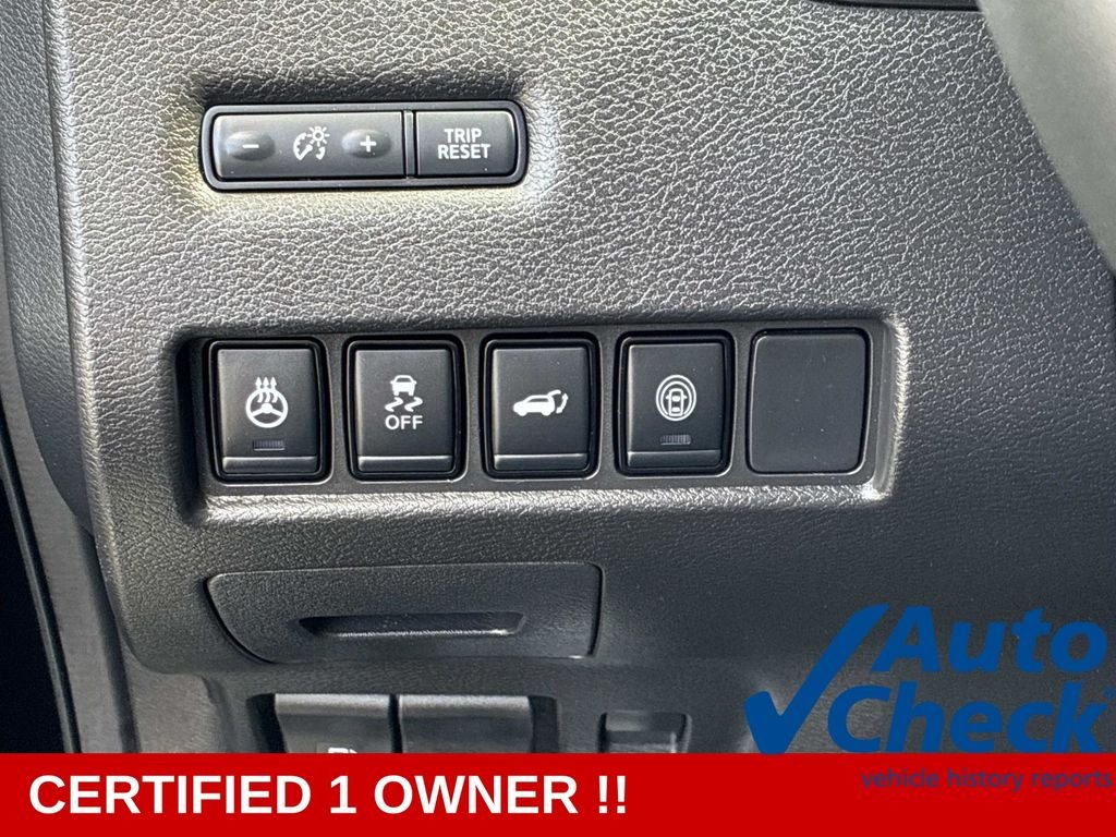 Used 2023 Black Nissan Platinum image 27