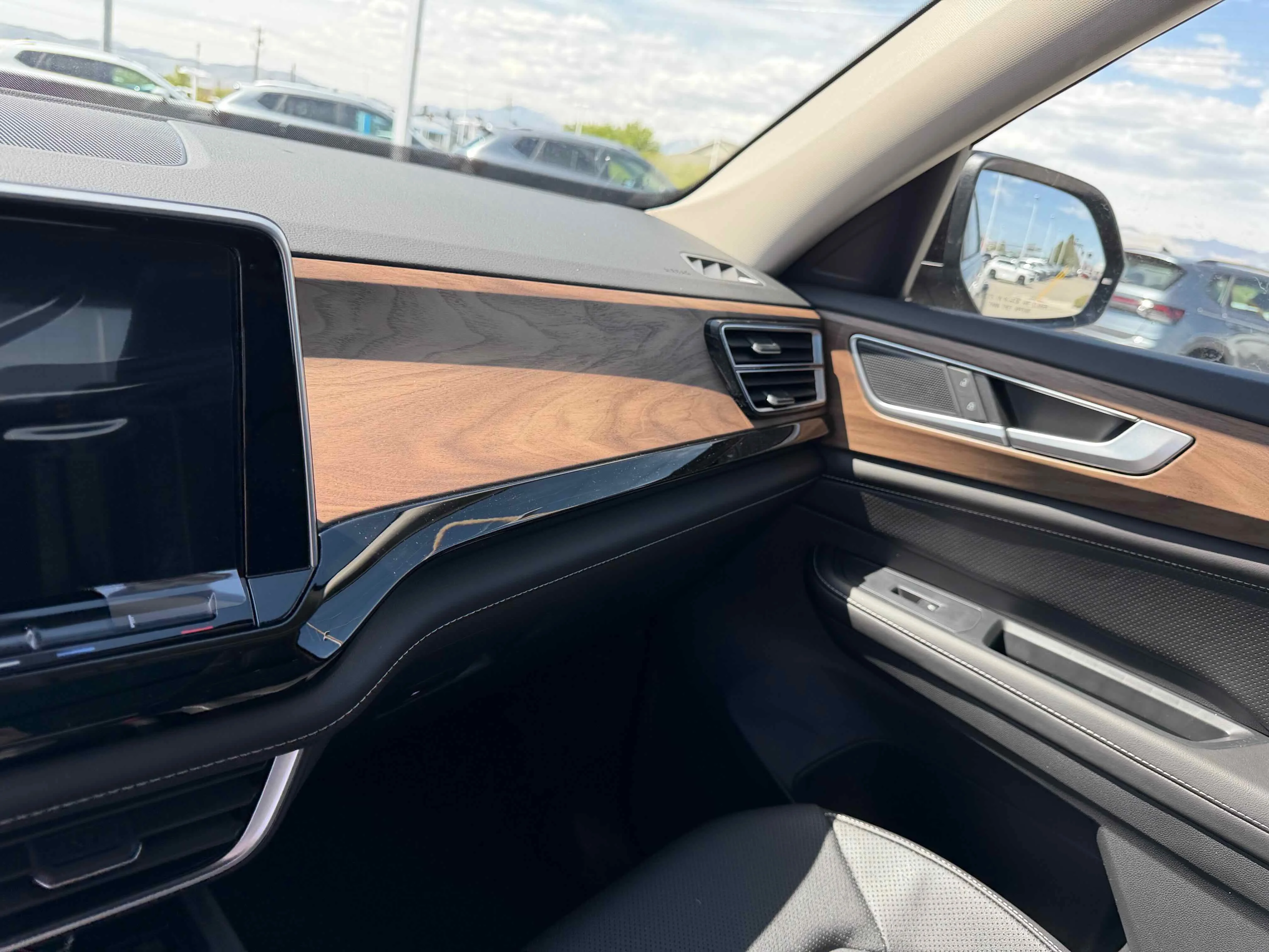 New 2026 Deep Black Volkswagen 2.0T SE w/Technology image 18