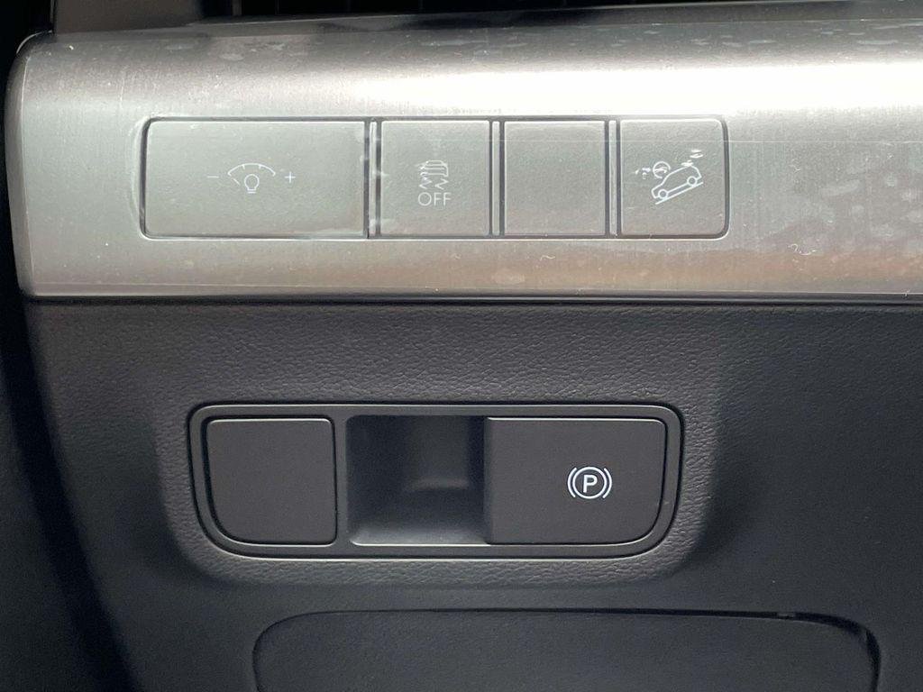New 2026 White Hyundai SEL Premium AWD image 17