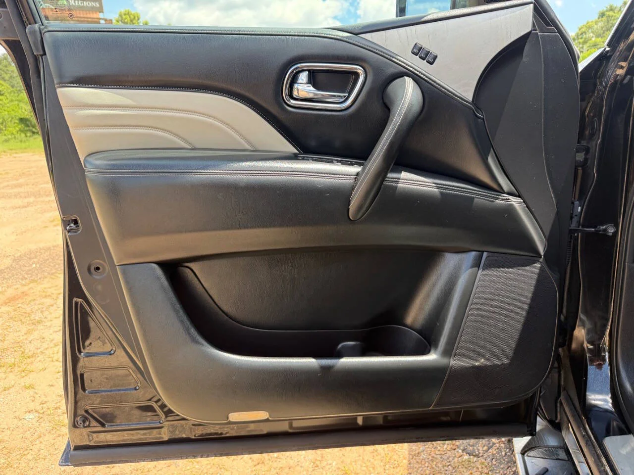 Used 2019 Black INFINITI Limited AWD 4dr SUV image 33