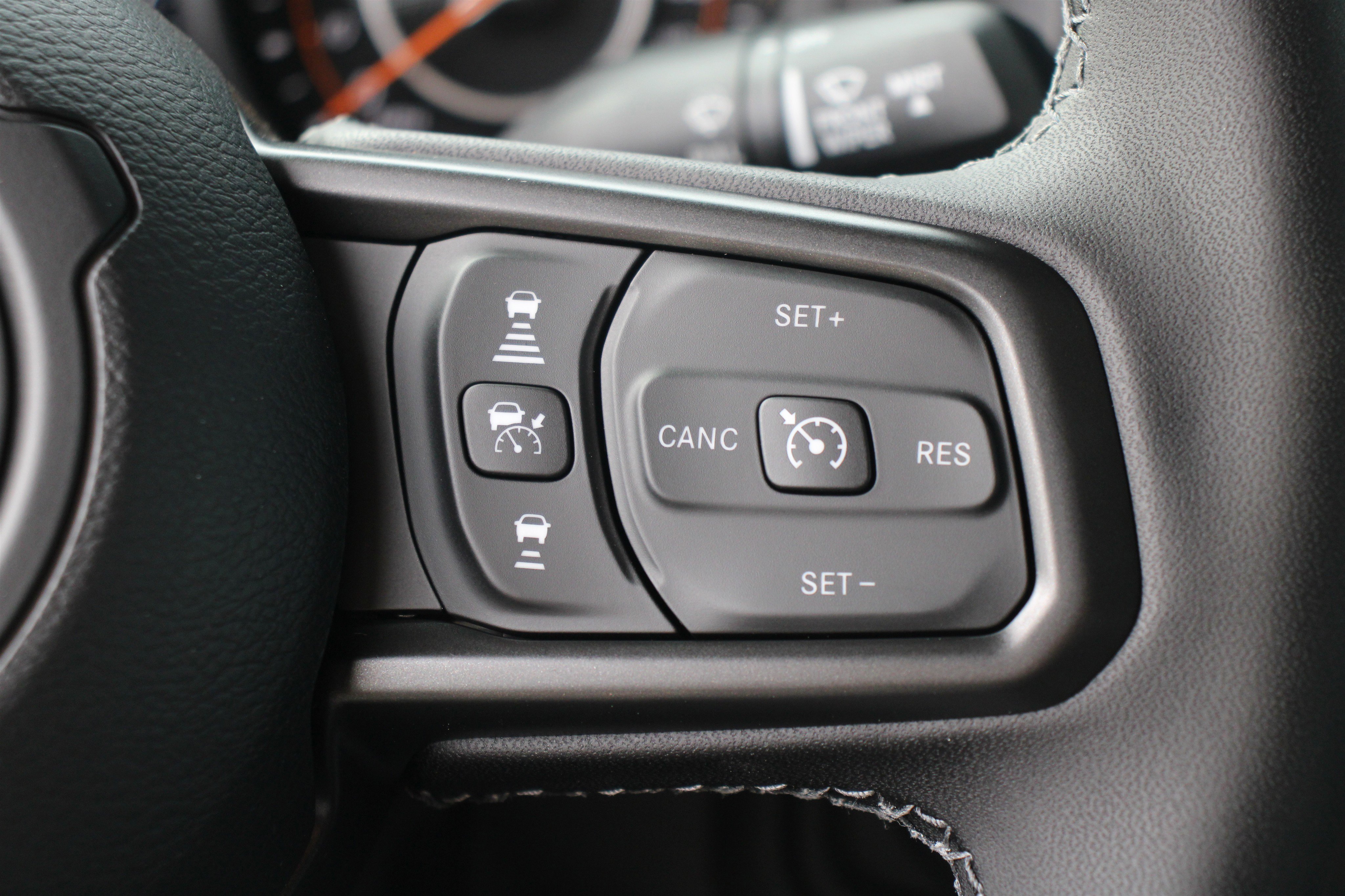 New 2026 Granite Crystal Metallic Clearcoat Jeep Sport S image 10