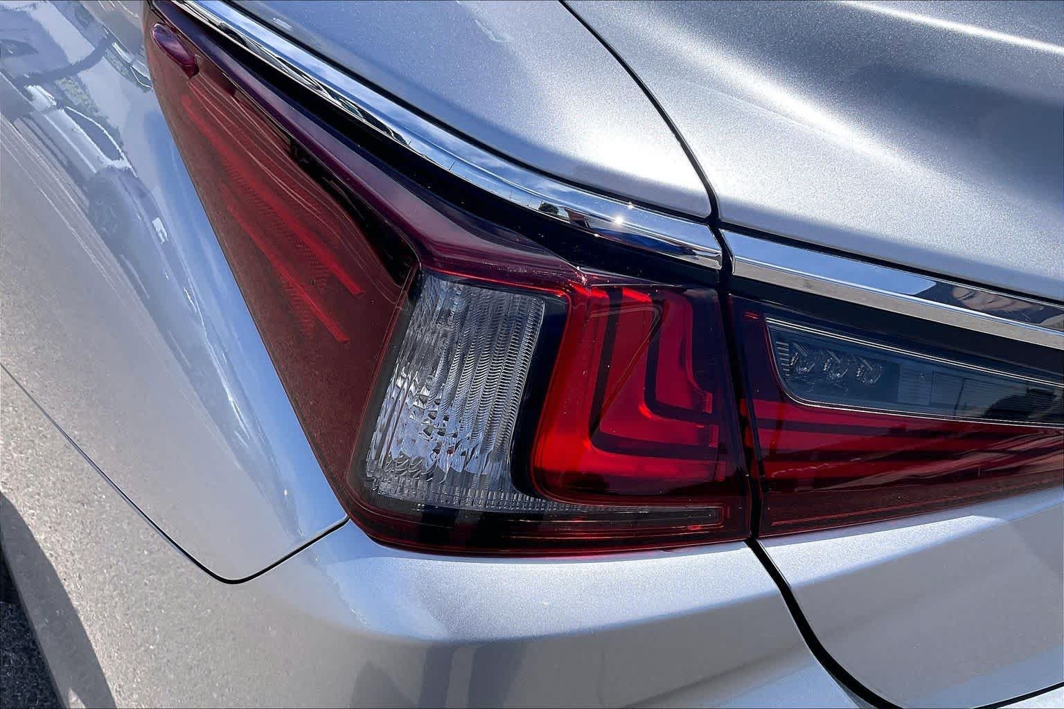 Used 2025 Iridium Lexus  image 27