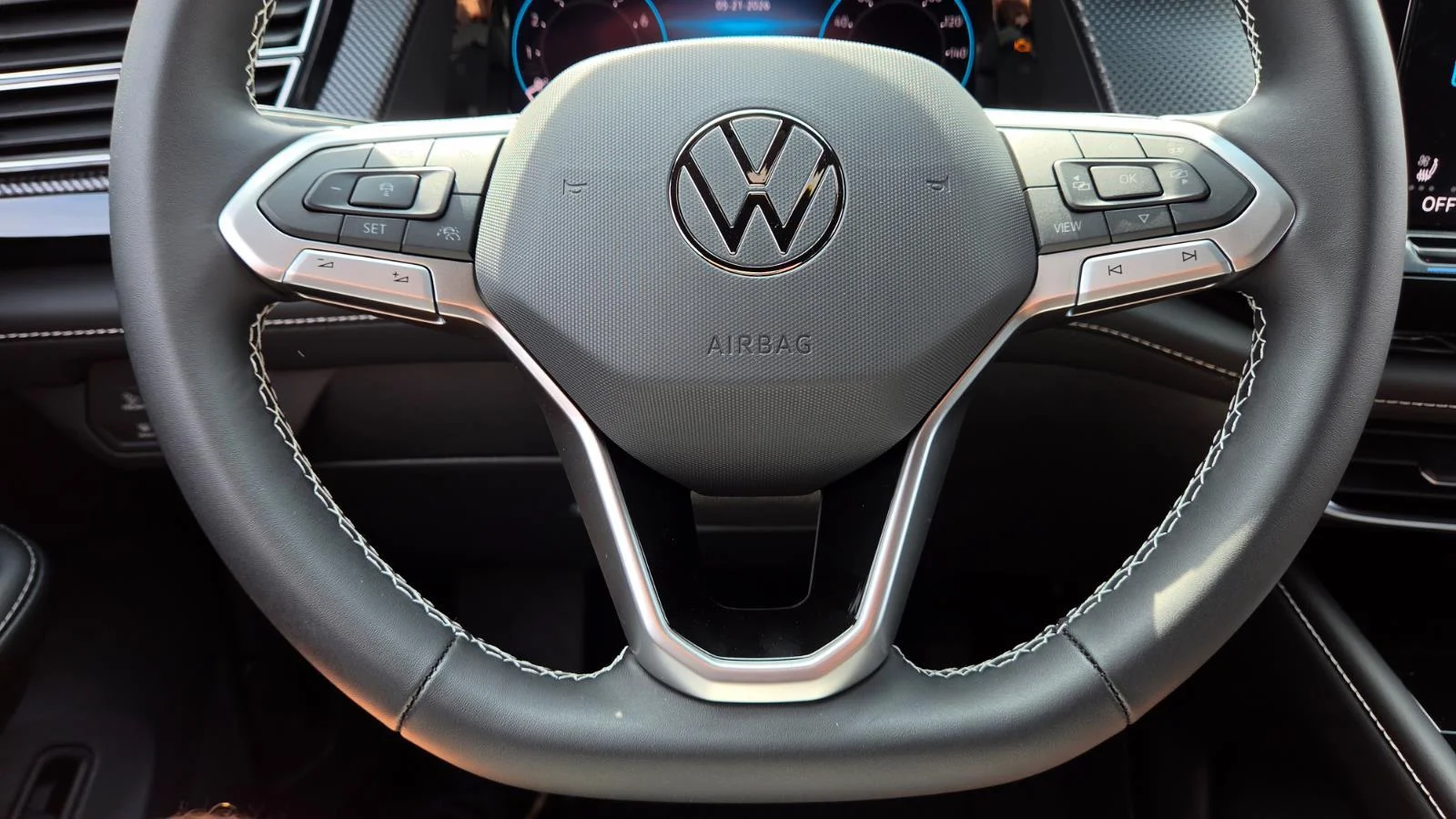 New 2026 silver mist metallic Volkswagen 2.0T SEL image 25