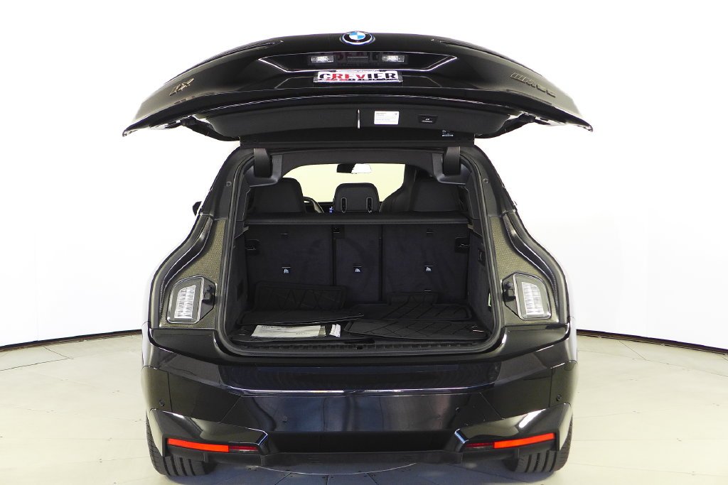 Certified Used 2023 Black Sapphire Metallic BMW M60 image 9