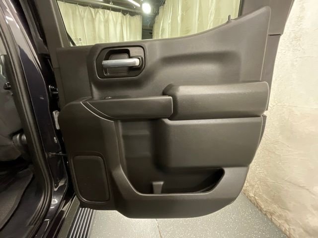 Used 2023  Chevrolet Custom image 23