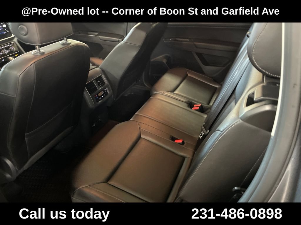 Used 2018 Gray Volkswagen SEL image 26