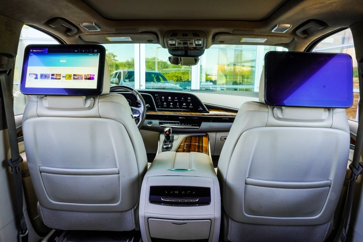 Used 2024 White Cadillac Sport Platinum image 38