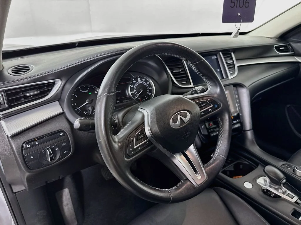 Used 2021 Silver INFINITI LUXE image 9