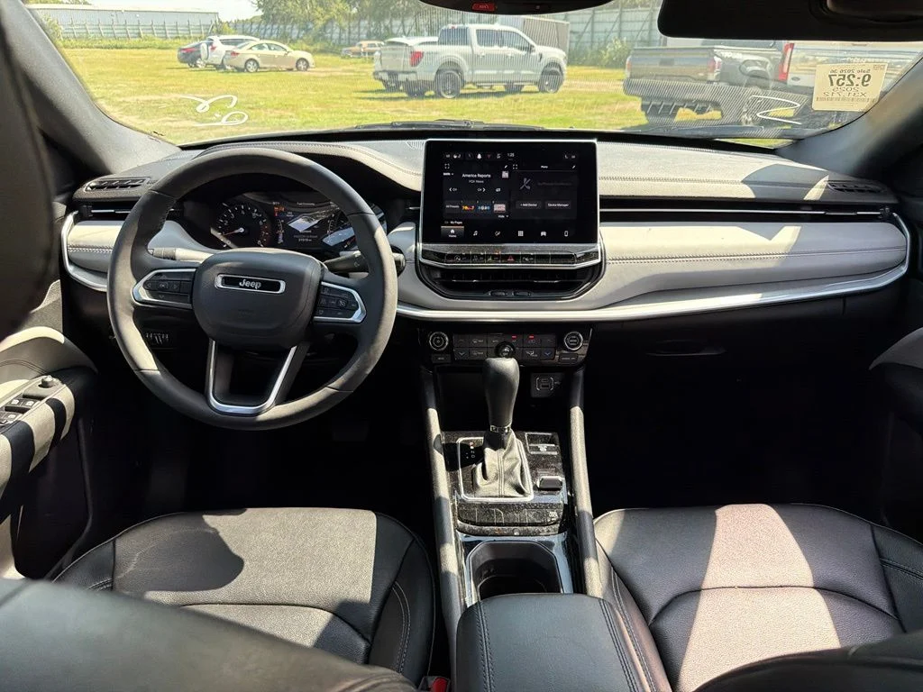Used 2025 Silver Jeep Limited image 10