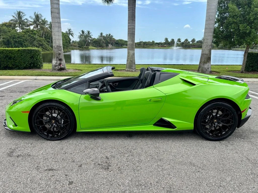 Used 2021 Verde Mantis Pearl Lamborghini  image 12