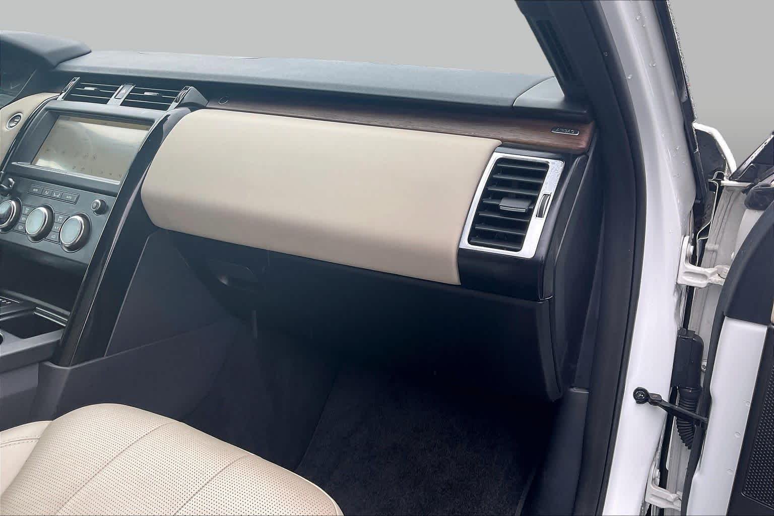 Used 2019 Fuji White Land Rover SE image 18