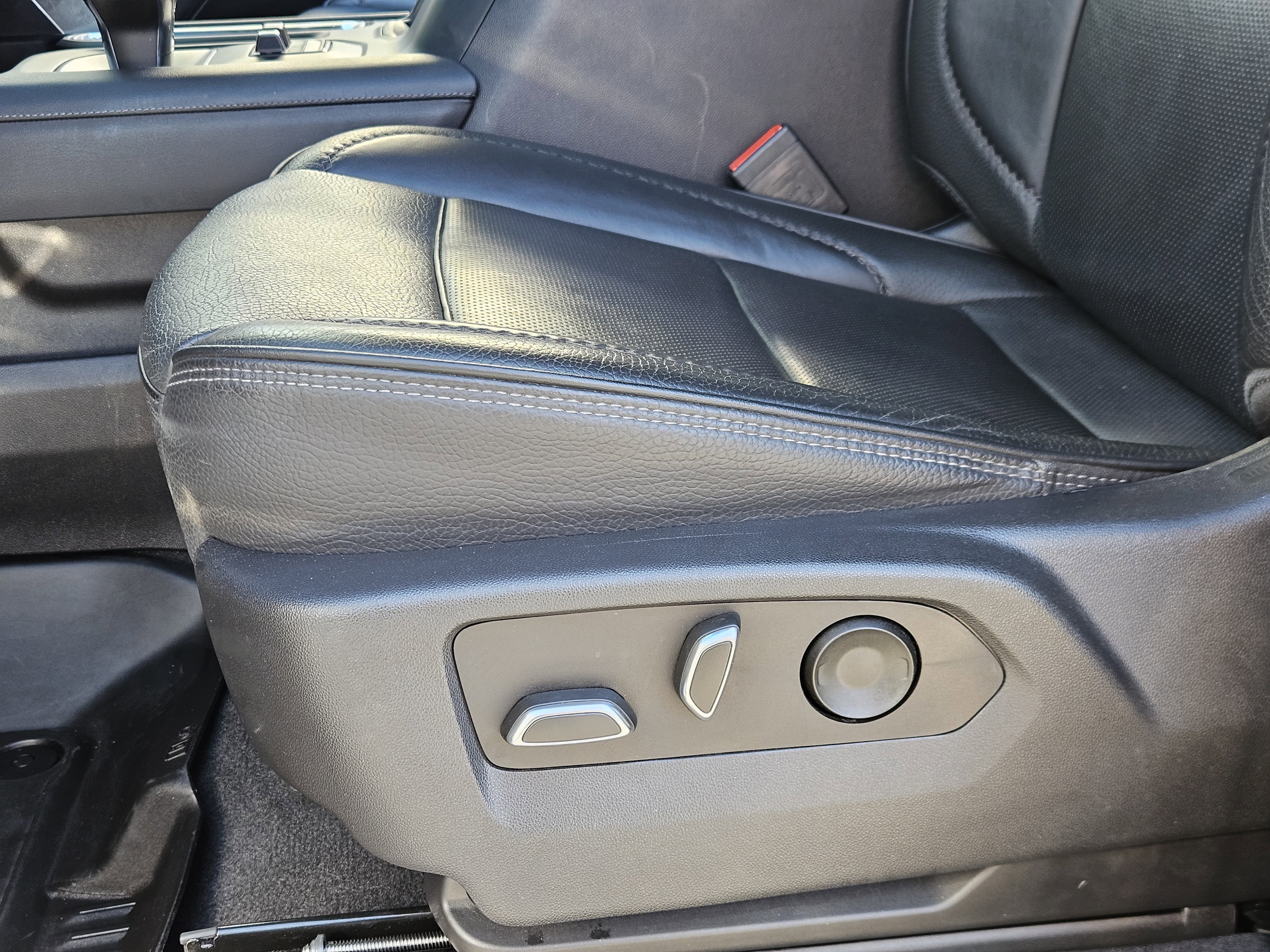 Used 2023 Onyx Black GMC Denali image 25