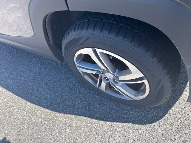 Used 2018 Graphite Gray Metallic GMC SLT image 5
