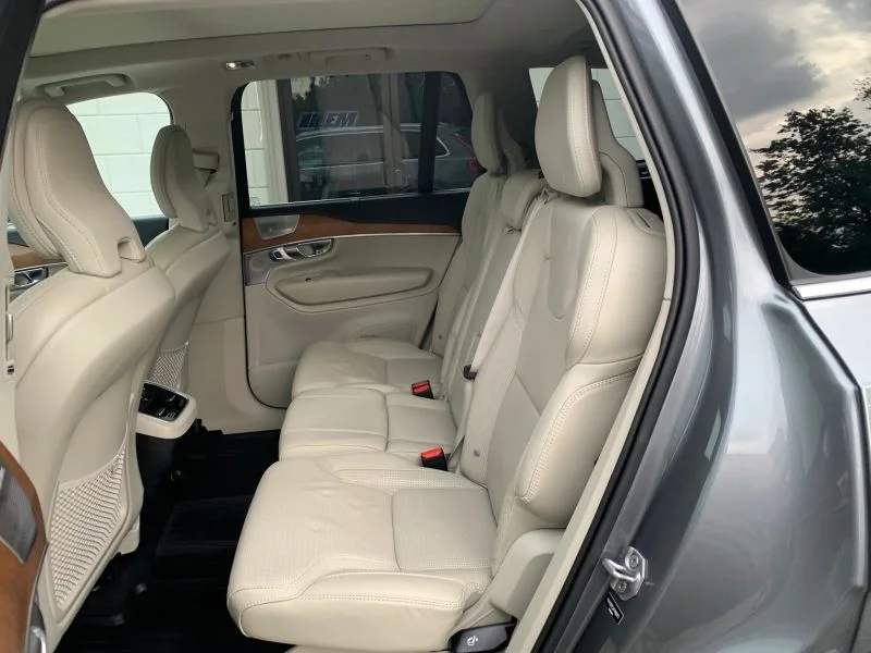 Used 2019 Gray Volvo T6 Inscription Sport Utility 4D image 27