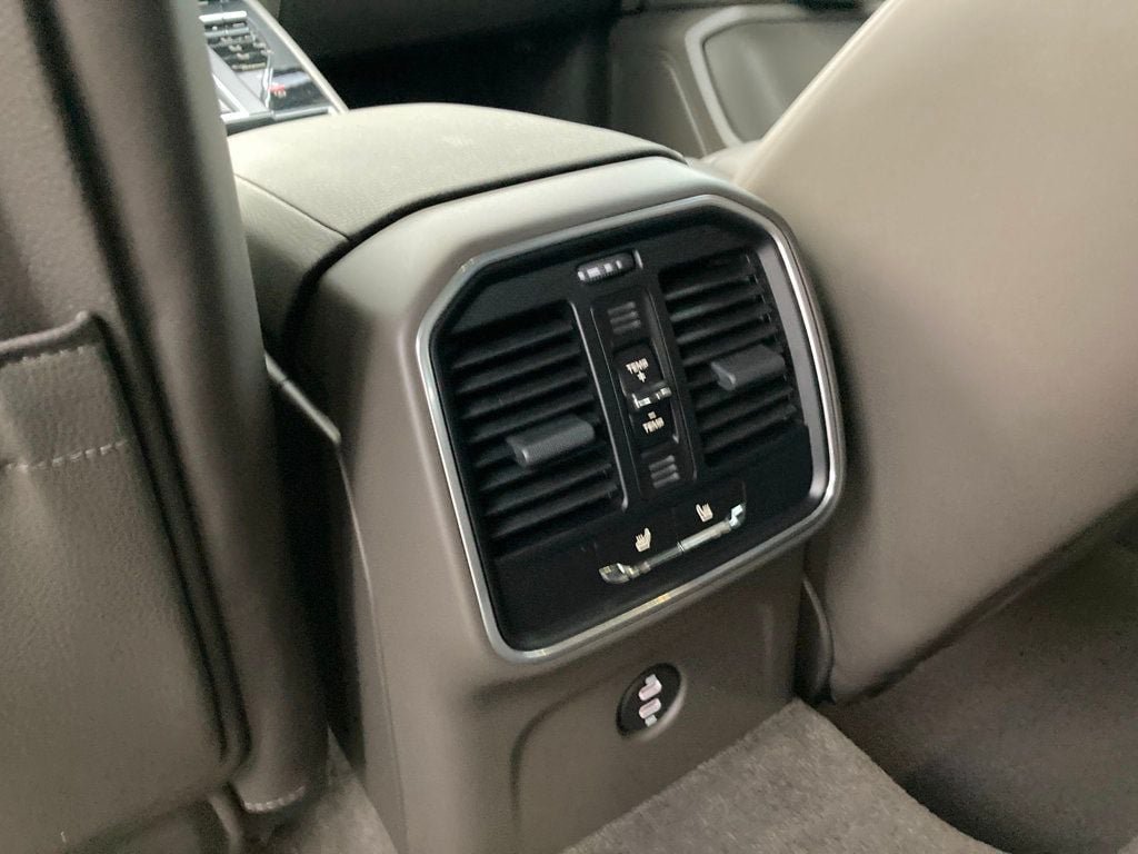2026 Porsche Macan T - Photo 14