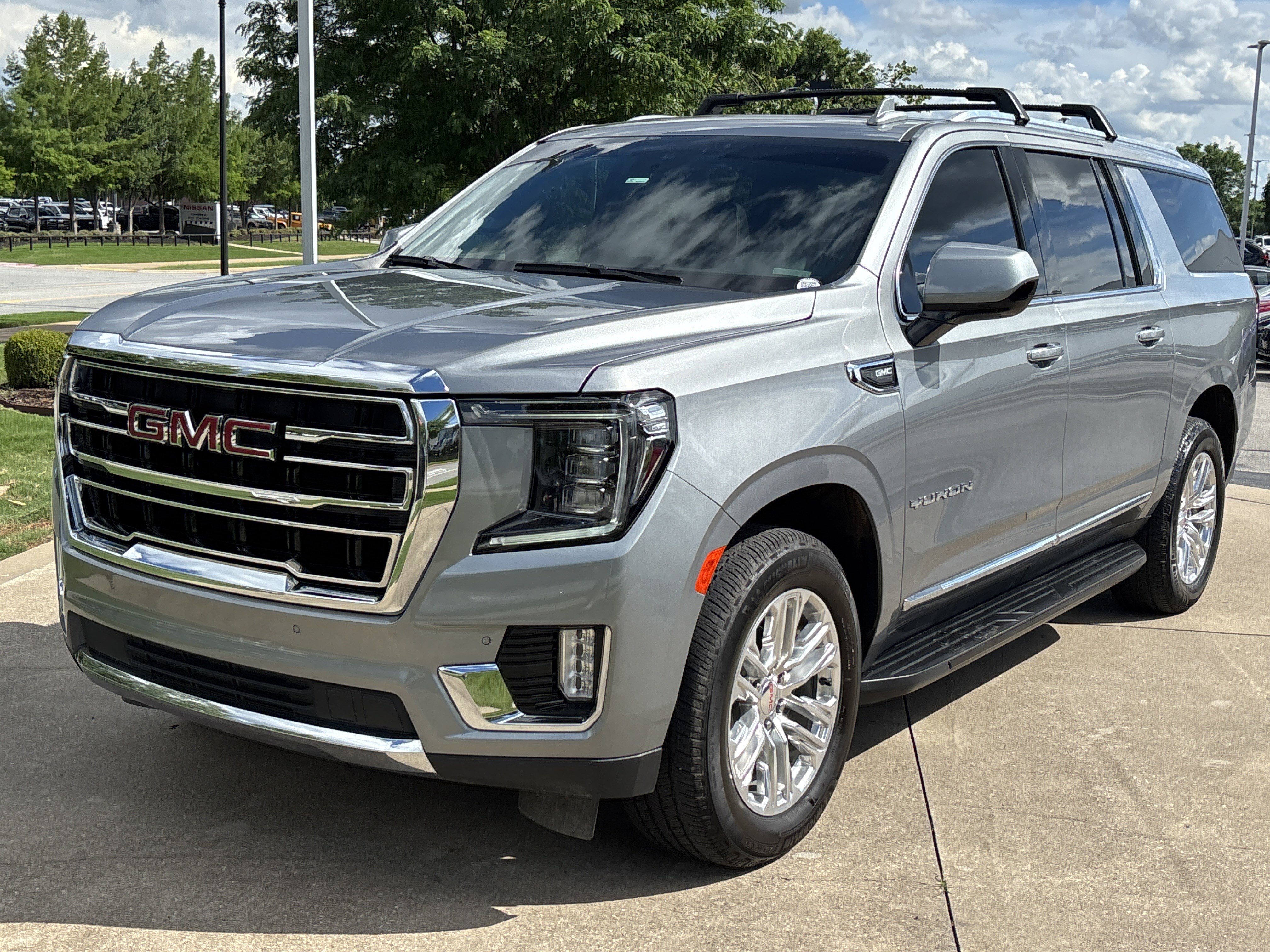 Used 2023 Sterling Metallic GMC SLT 4WD image 12