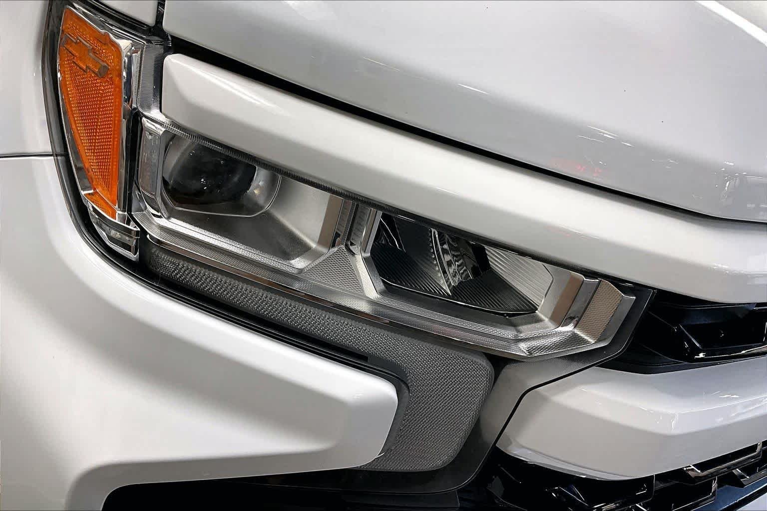 Used 2024 Summit White Chevrolet RST image 25