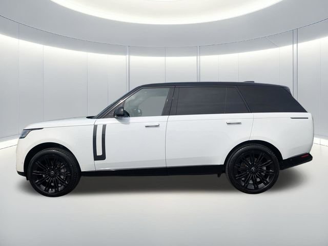 Used 2024 White Land Rover SE image 3