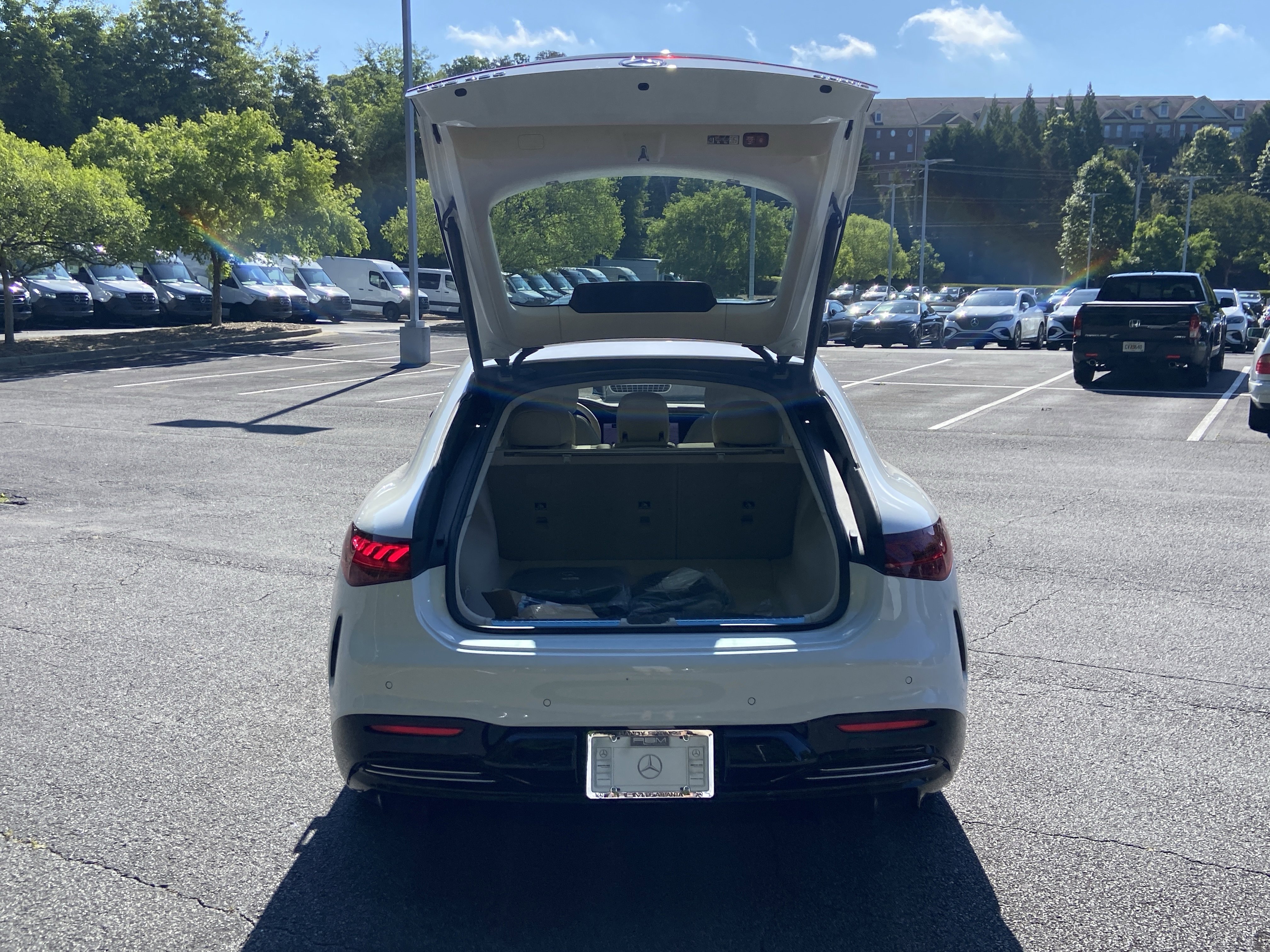New 2026 MANUFAKTUR Moonlight White Metallic Mercedes-Benz EQS 450 4MATIC® Sedan image 8