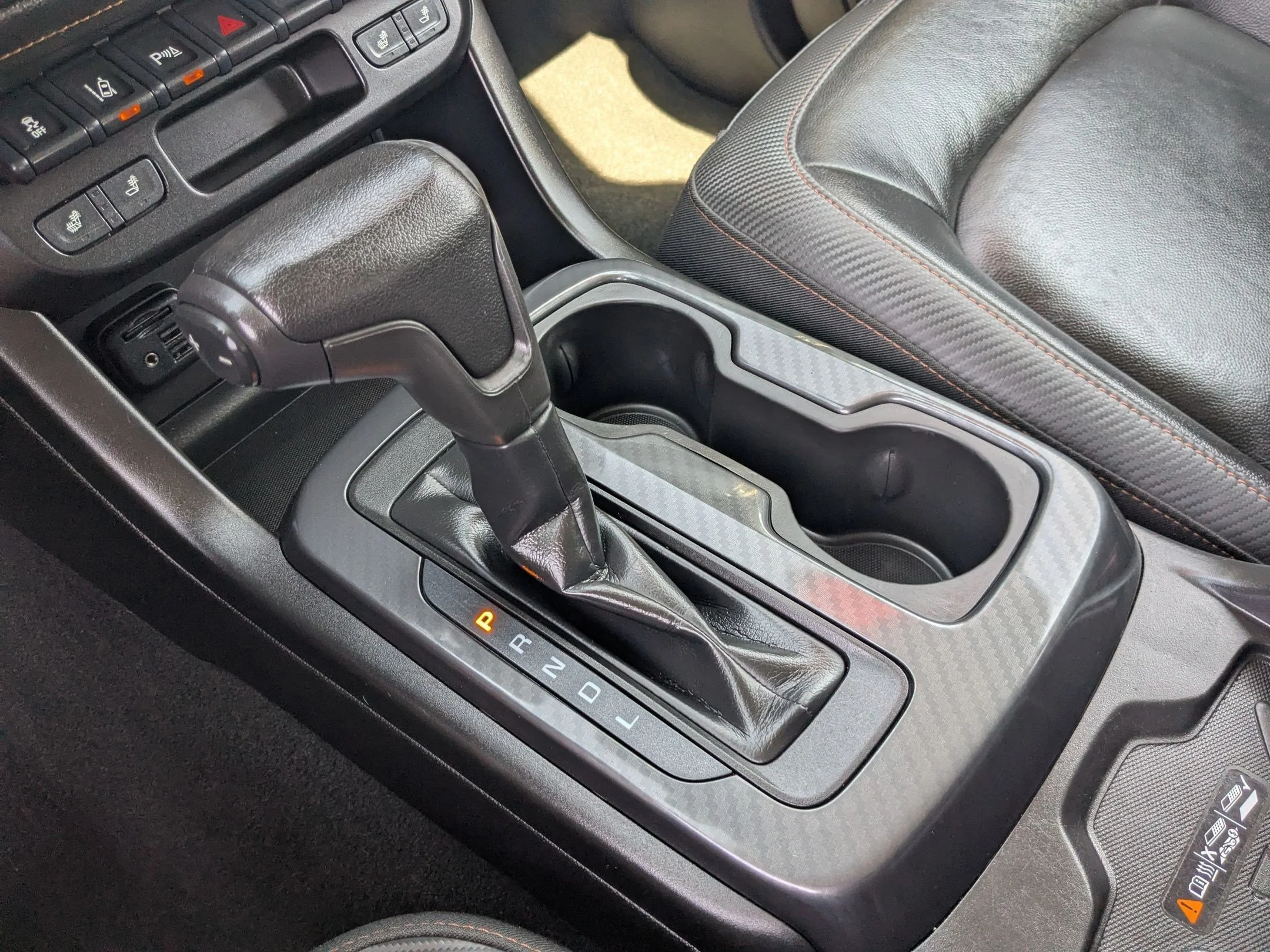 Used 2021 Satin Steel Metallic GMC 4WD AT4 w/Leather image 28
