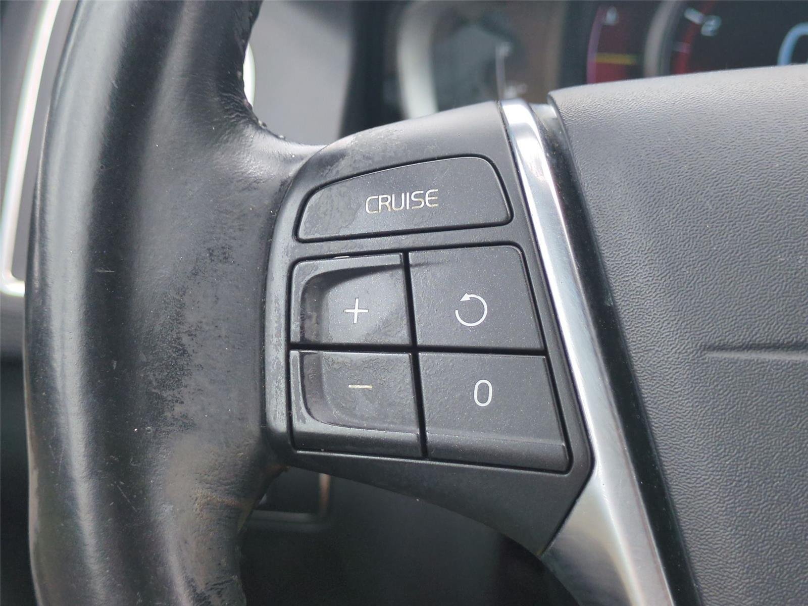 Used 2015  VOLVO  image 17