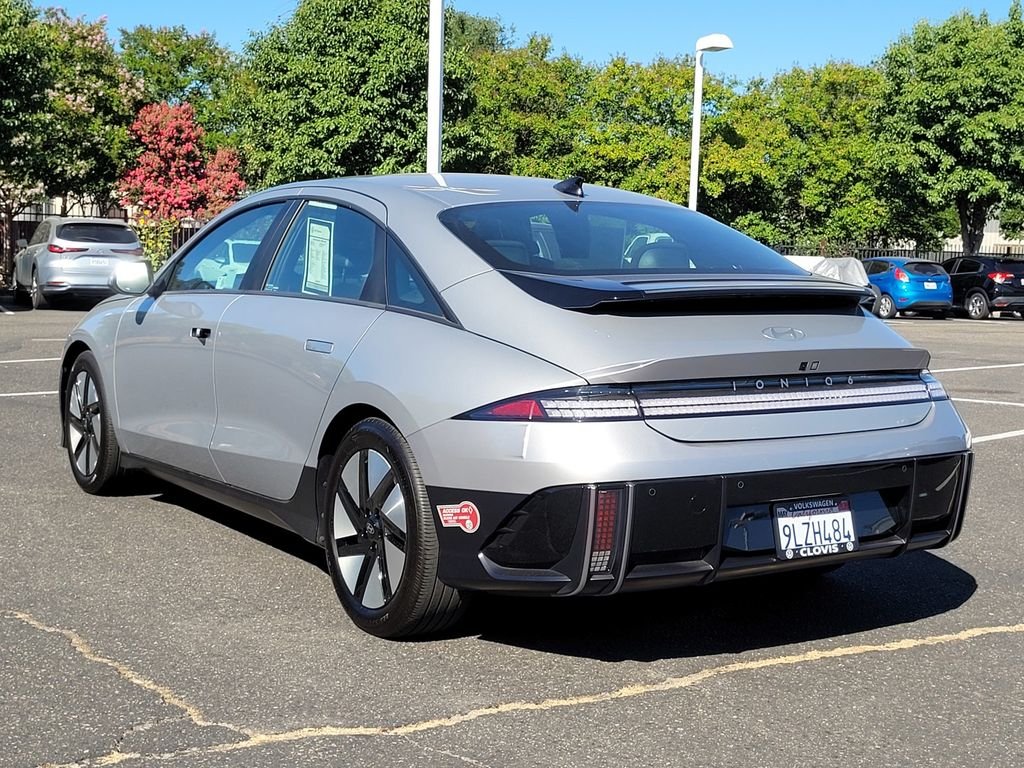 Used 2024 Silver Hyundai SE image 8