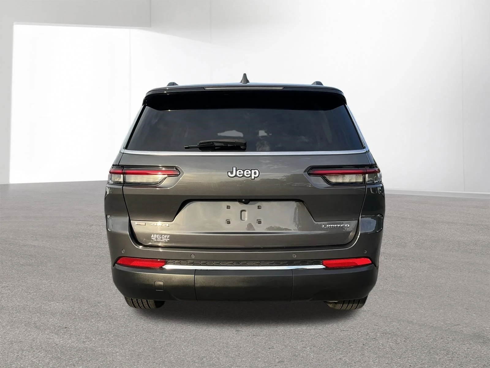 Used 2023 Grey Jeep Limited image 4