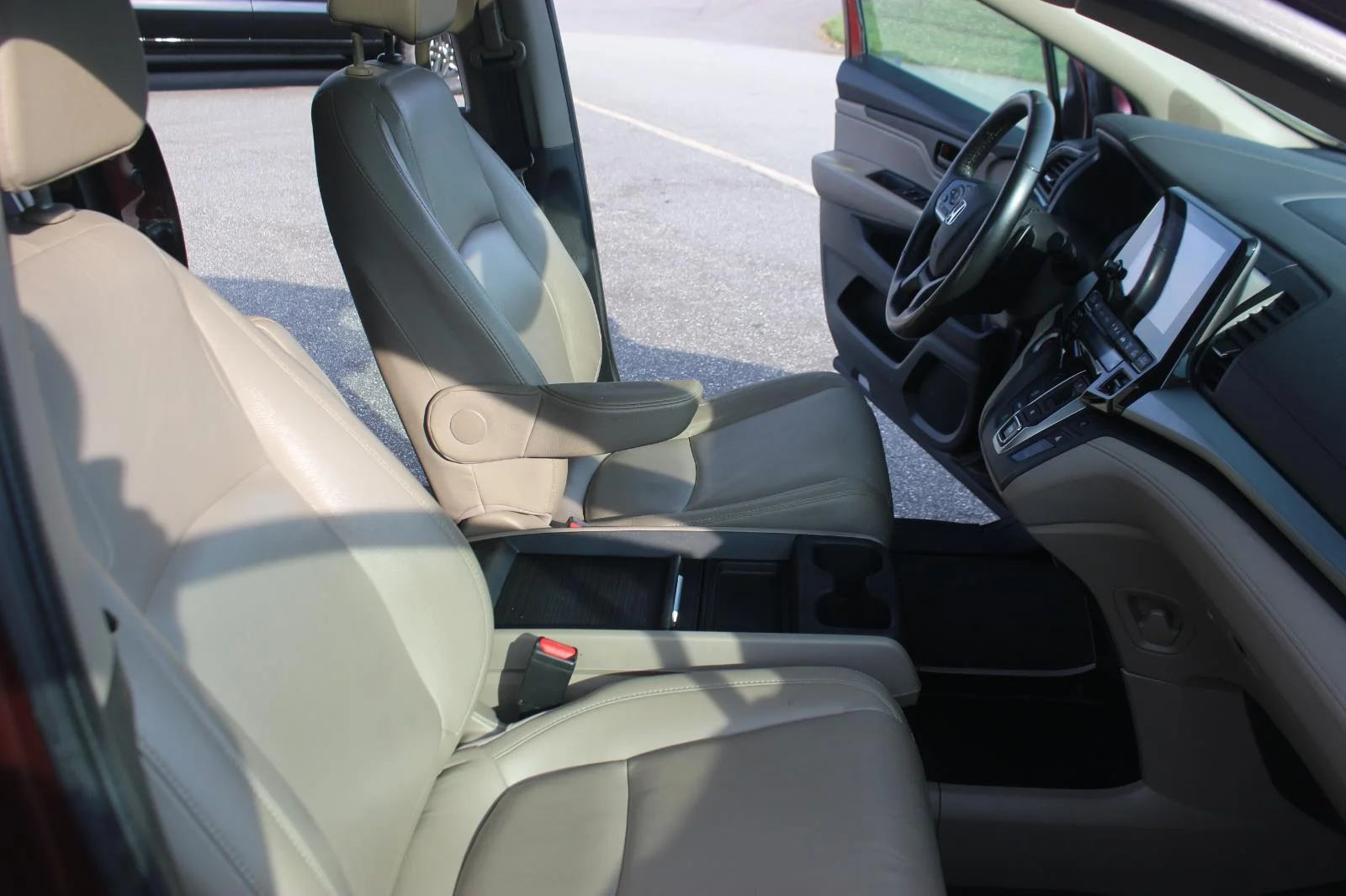 Used 2020 Burg Honda EX-L image 33