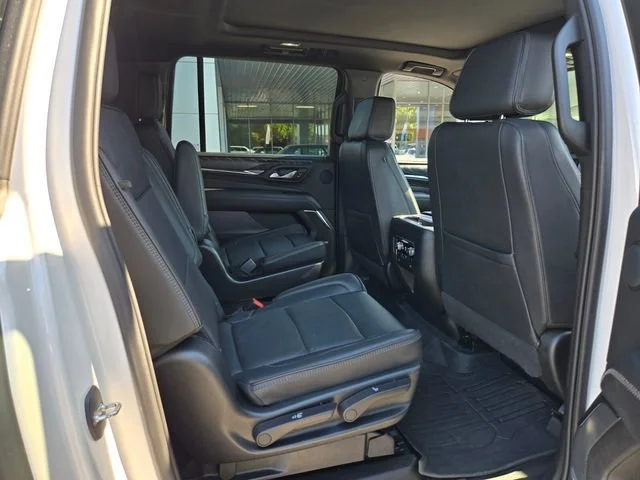 Used 2023 White Frost Tricoat GMC Denali image 21