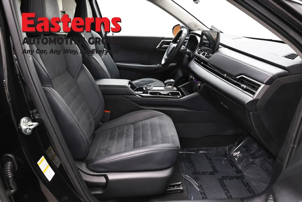 Used 2025 Black Mitsubishi SE image 24