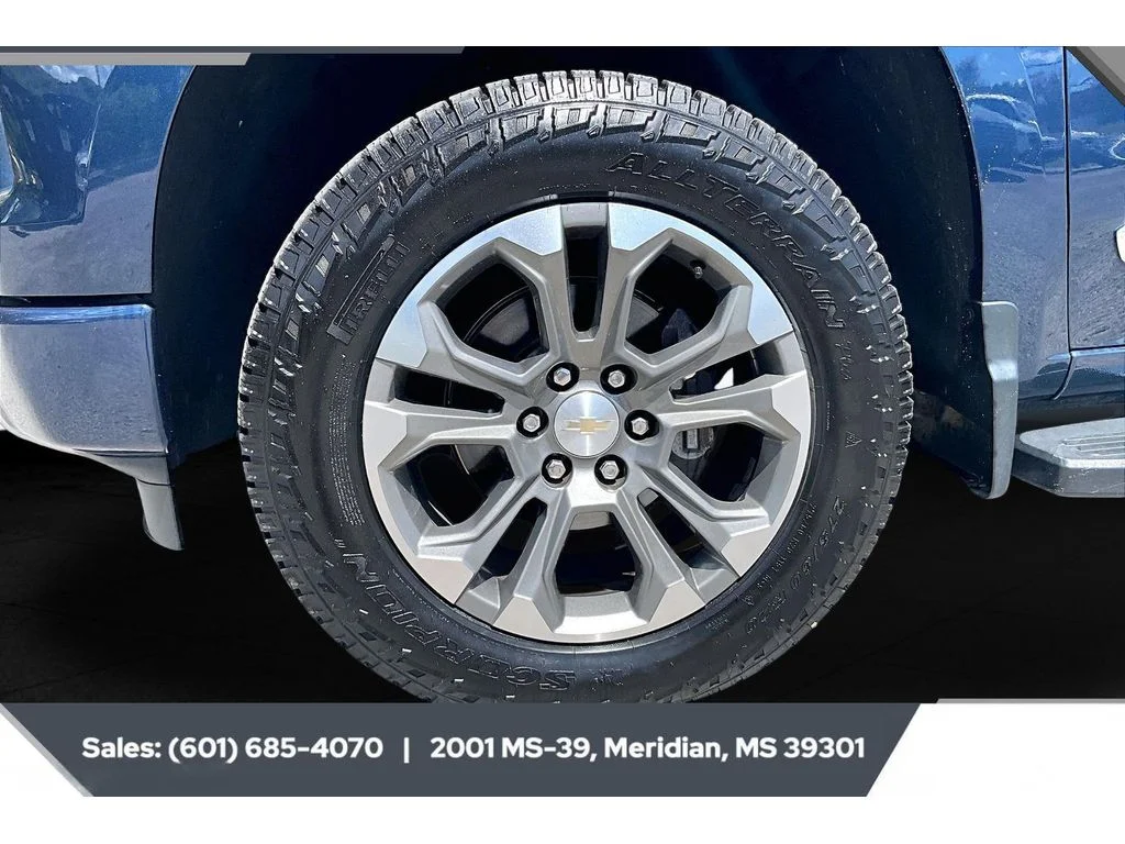 Used 2023 Northsky Blue Metallic Chevrolet High Country image 7