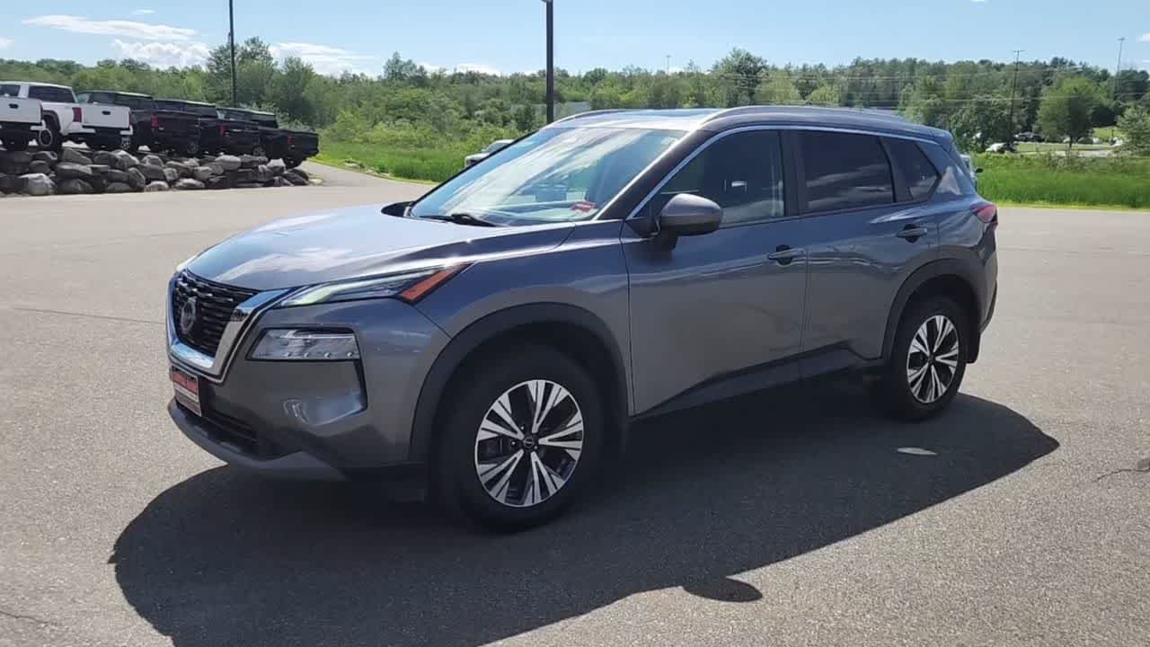 Used 2022 Gun Metallic Nissan SV image 4