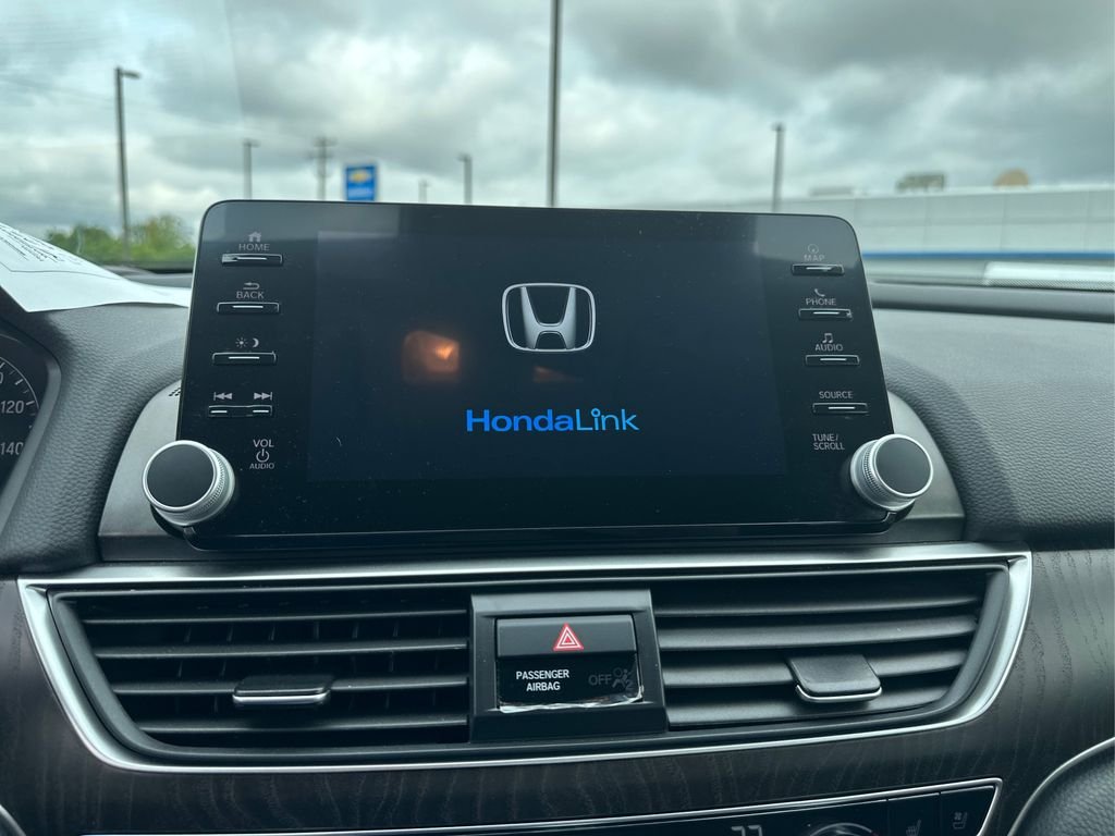Used 2022 White Honda Touring image 11