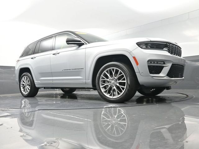 Used 2023 Silver Jeep Summit image 32
