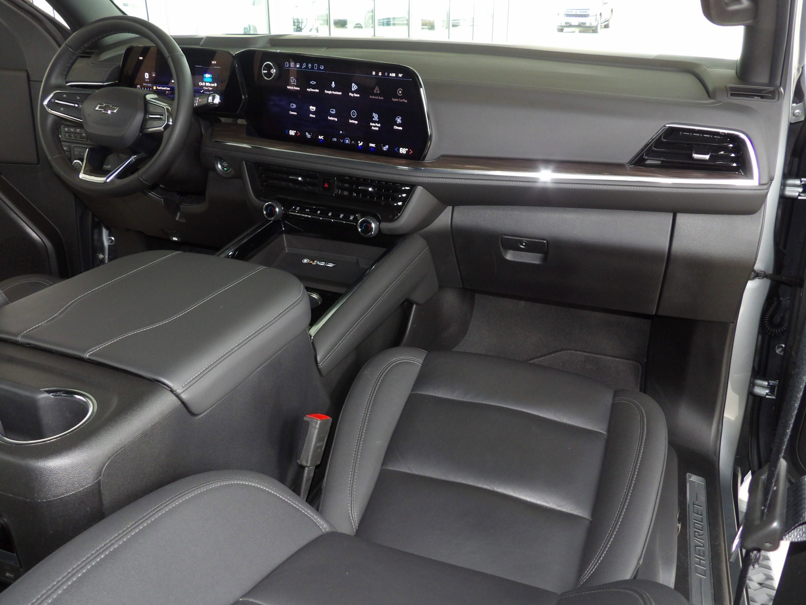 2025 Chevrolet Suburban Z71 - Photo 6