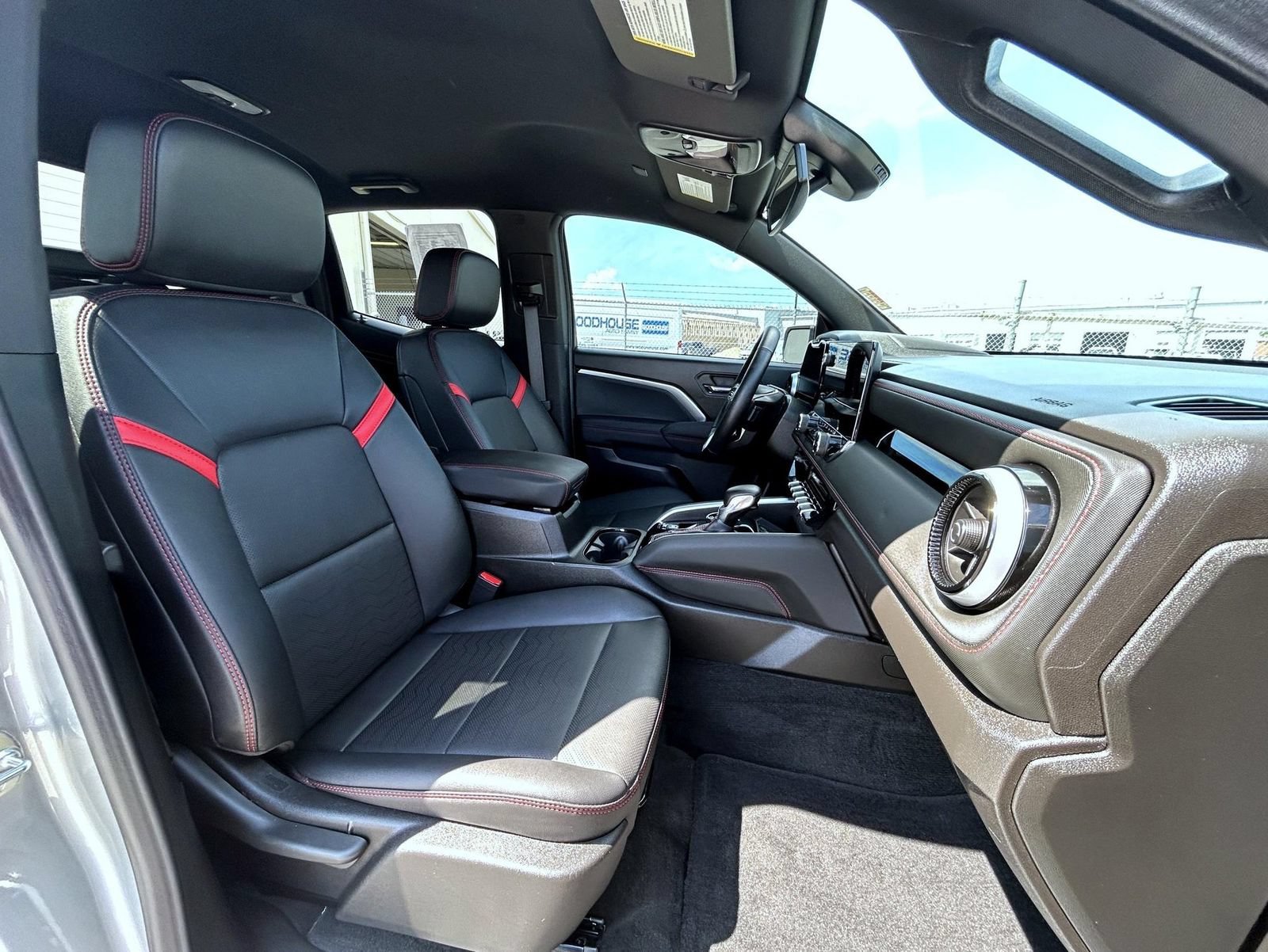 2025 Chevrolet Colorado Z71 - Photo 17