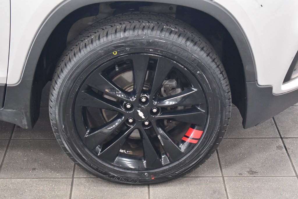 Used 2019 Silver Ice Metallic Chevrolet LT image 9
