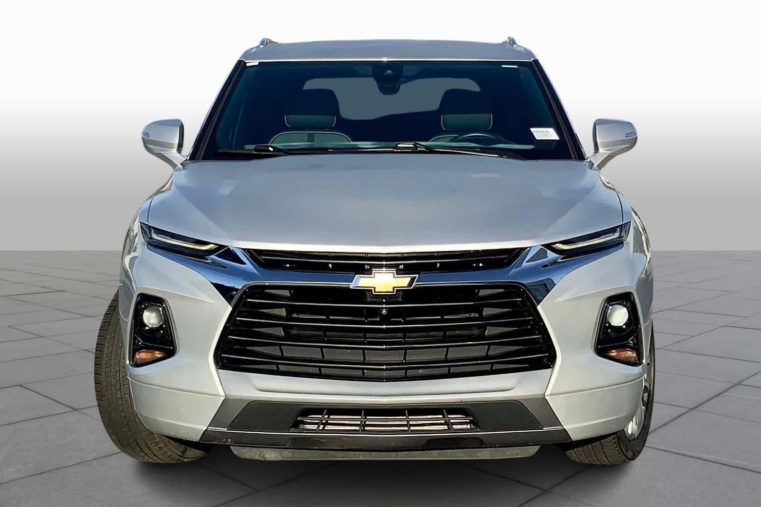 Used 2019 Silver Ice Metallic Chevrolet Premier image 4