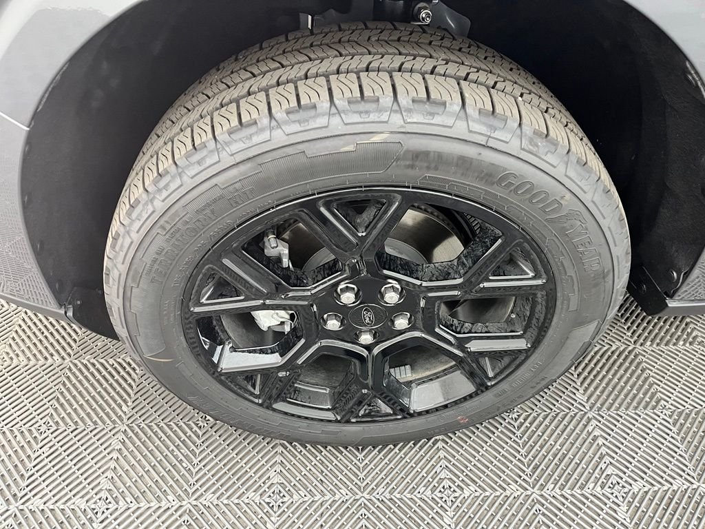 New 2026 Gray Ford XLT image 16