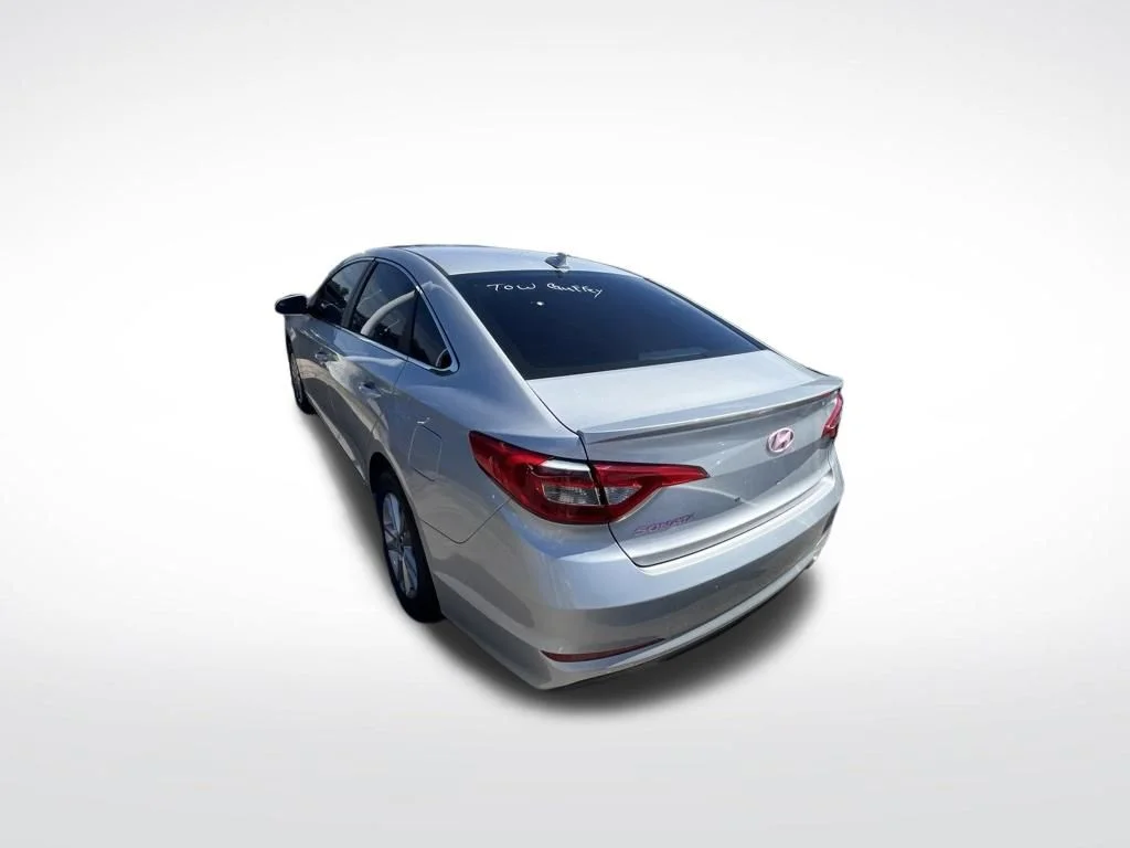Used 2017 Silver Hyundai Base image 8