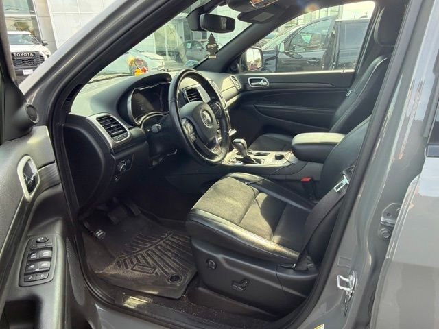 Used 2022 Gray Jeep Laredo X image 2