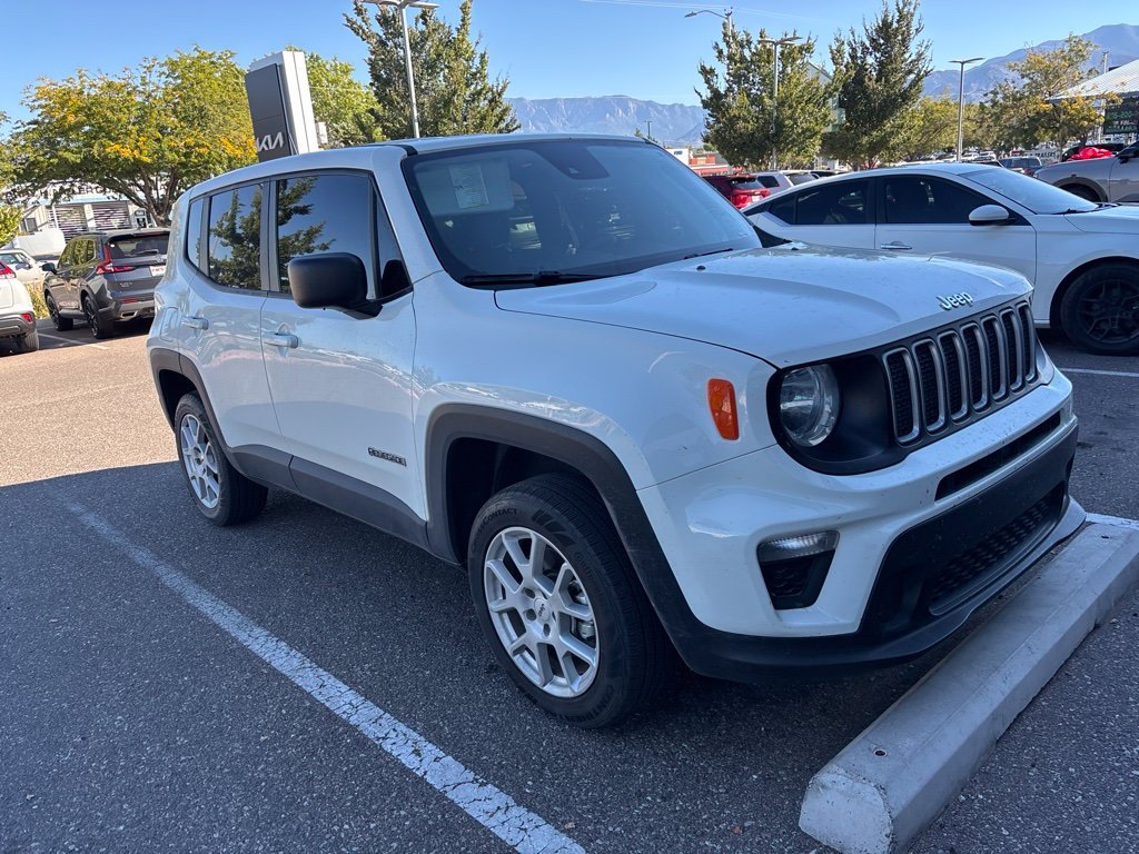 Used 2023 White Jeep Latitude image 5