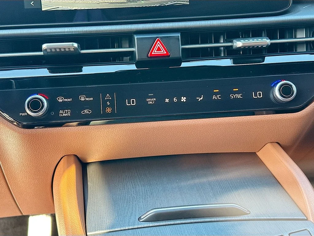 New 2026 Snow White Pearl Kia X-Line image 15