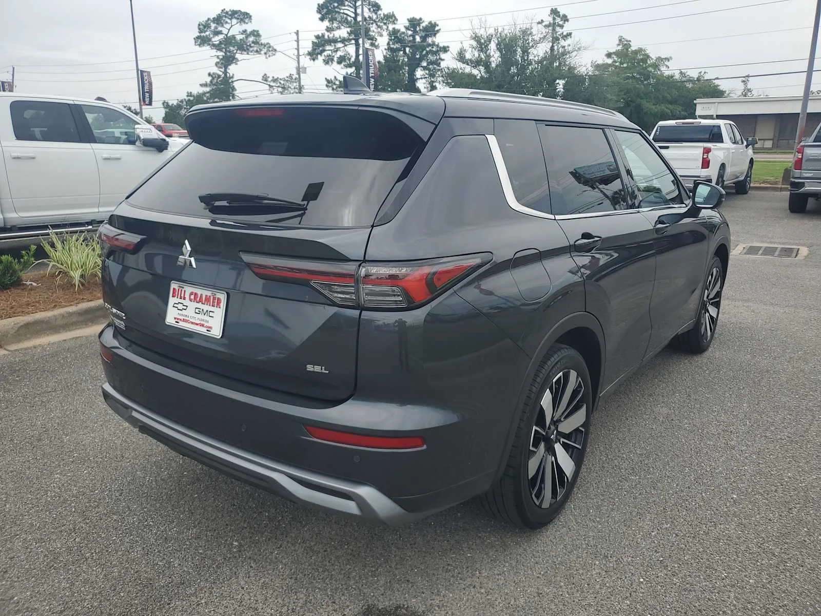 Used 2025 Graphite Gray Gray Mitsubishi SEL image 8